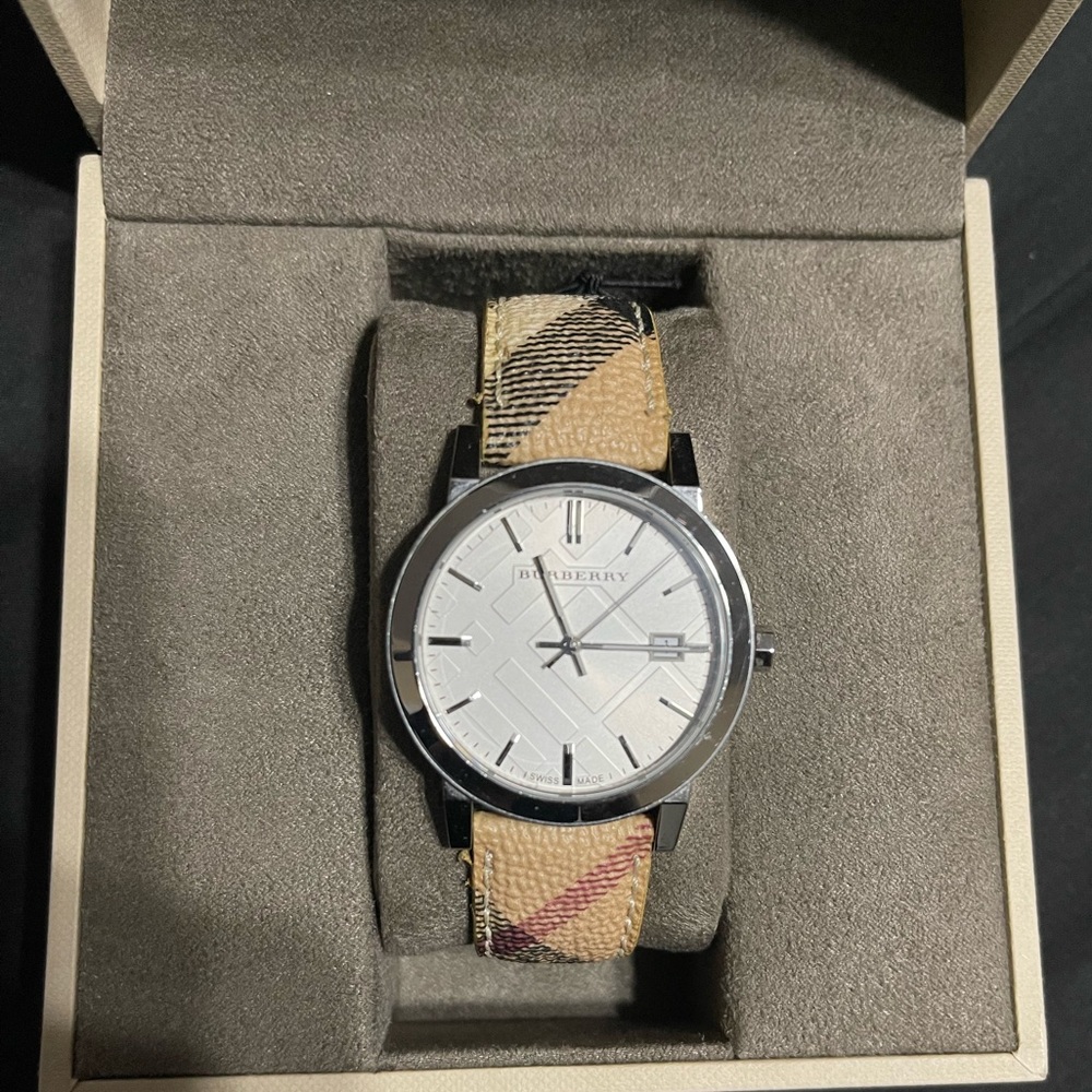 Burberry 38mm watch - Picture 1 of 6